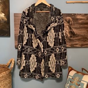 🍀 Lucky Brand large collar sweater black & off white w metalic silver sz s